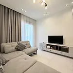 Sa Apartments! Luxury 1bd *