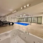 Sa Apartments! Luxury 1bd *